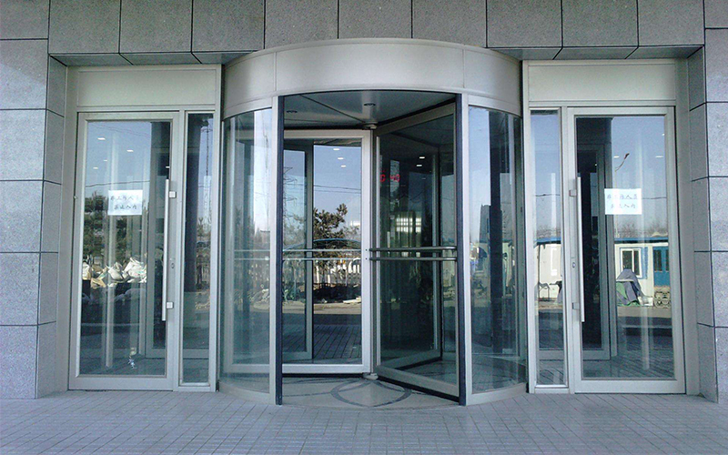 使用差異：手動(dòng)與自動(dòng)旋轉(zhuǎn)門大不同