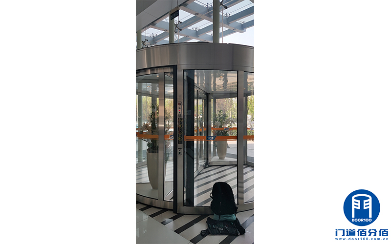 石油化工集團(tuán)下屬大廈自動(dòng)旋轉(zhuǎn)門清潔維護(hù)服務(wù)